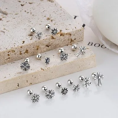 Bộ Sưu Tập Khuyên Tai Bạc Nữ Chrome Hearts LILI 133492 1