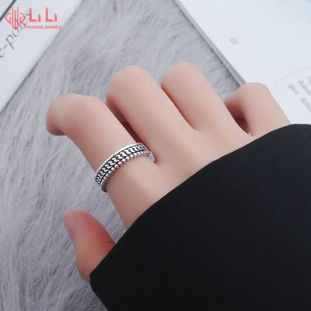 Nhẫn Bạc Giúp Cải Thiện Các Triệu Trứng Viêm Khớp ở Tay