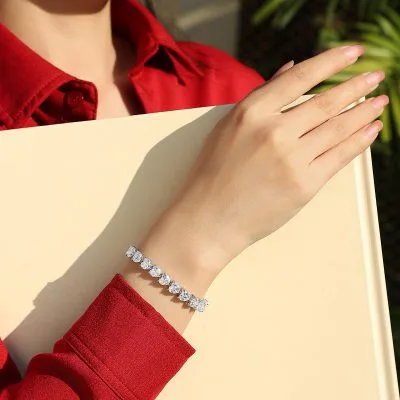 Lắc Tay Bạc Nữ Dạng Chuỗi Trái Tim đính Kim Cương Moissanite Della LILI 063598 3