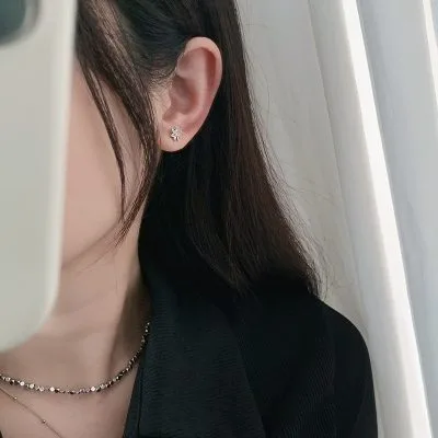 Bông Tai Bạc Nữ đính đá CZ Hình Lá Phong Kira LILI 100246 2