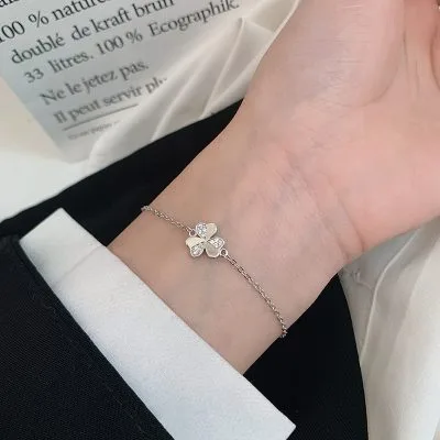 Lắc Tay Bạc Nữ đính đá CZ Hình Cỏ 3 Lá Jaliyah LILI 096067 2