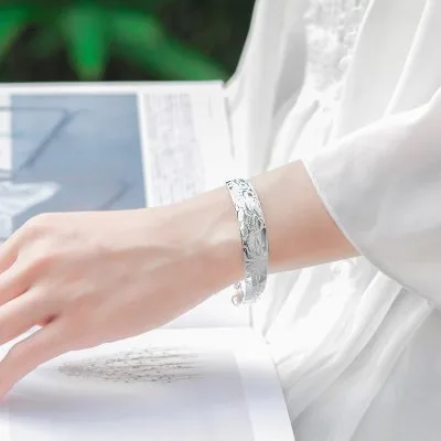 Vòng Tay Bạc đặc Cho Nữ Dạng Kiềng Trơn Hình Bông Sen Aspyn LILI 097107 2
