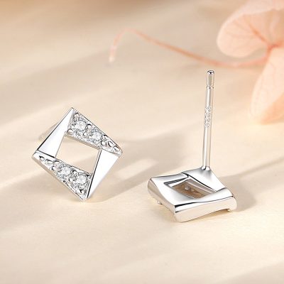 Bông Tai Bạc Nữ đính đá CZ Hình Vuông Cách điệu Kamari LILI 107114 2