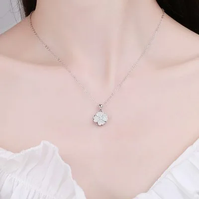 Dây Chuyền Bạc Nữ đính đá CZ Hình Cỏ 4 Lá Xoay Tròn Milena LILI 105831 3