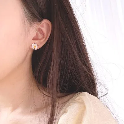 Bông Tai Bạc Nữ Hình Bông Hoa Cúc Kaylee LILI 126349 3