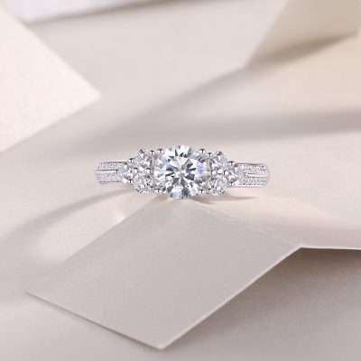 Nhẫn Bạc Nữ đính Kim Cương Moissanite Claire LILI 125362 2