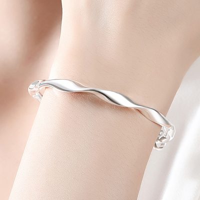 Vòng Tay Bạc đặc Nữ Trơn Dạng Sóng Nước Lyn LILI 135161 04
