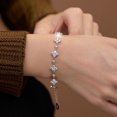 Lắc Tay Bạc Nữ đính Kim Cương Moissanite Cỏ 4 Lá Aleyna LILI 158459 4