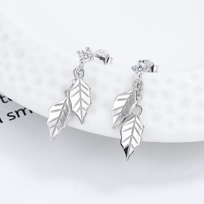 Bông Tai Bạc Nữ đính đá CZ Hình Chiếc Lá Milani LILI 173381 2