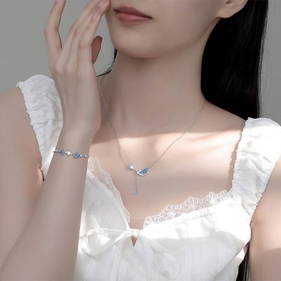 Dây Chuyền Bạc Nữ đính đá CZ đuôi Cá Mặt Trăng Avery LILI 172823 2
