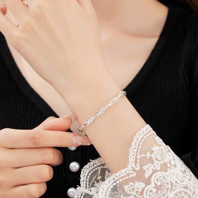 Lắc Tay Bạc Nữ Trơn Dạng Xoắn Elizabeth LILI 172224 2