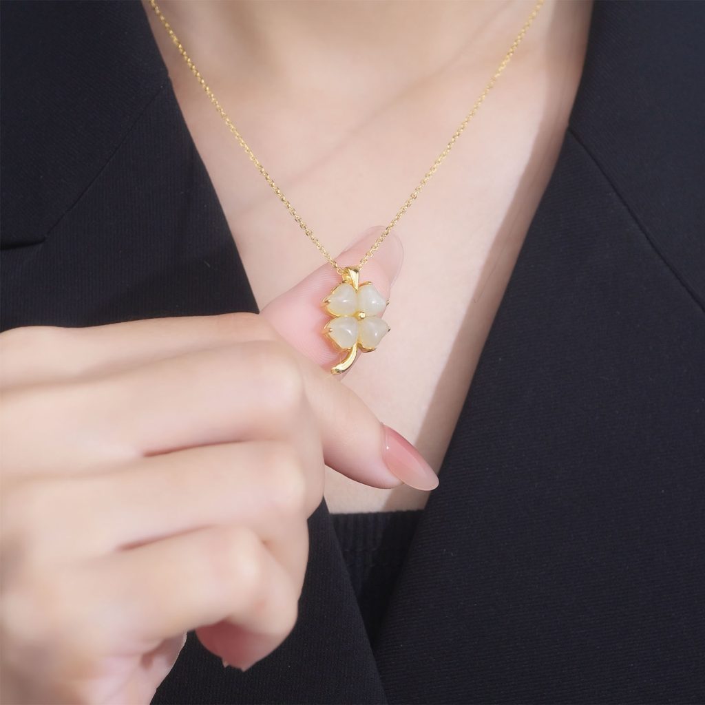 Dây Chuyền Bạc Nữ đính Ngọc Bích Hetian Cỏ 4 Lá May Mắn Kiera LILI 745519