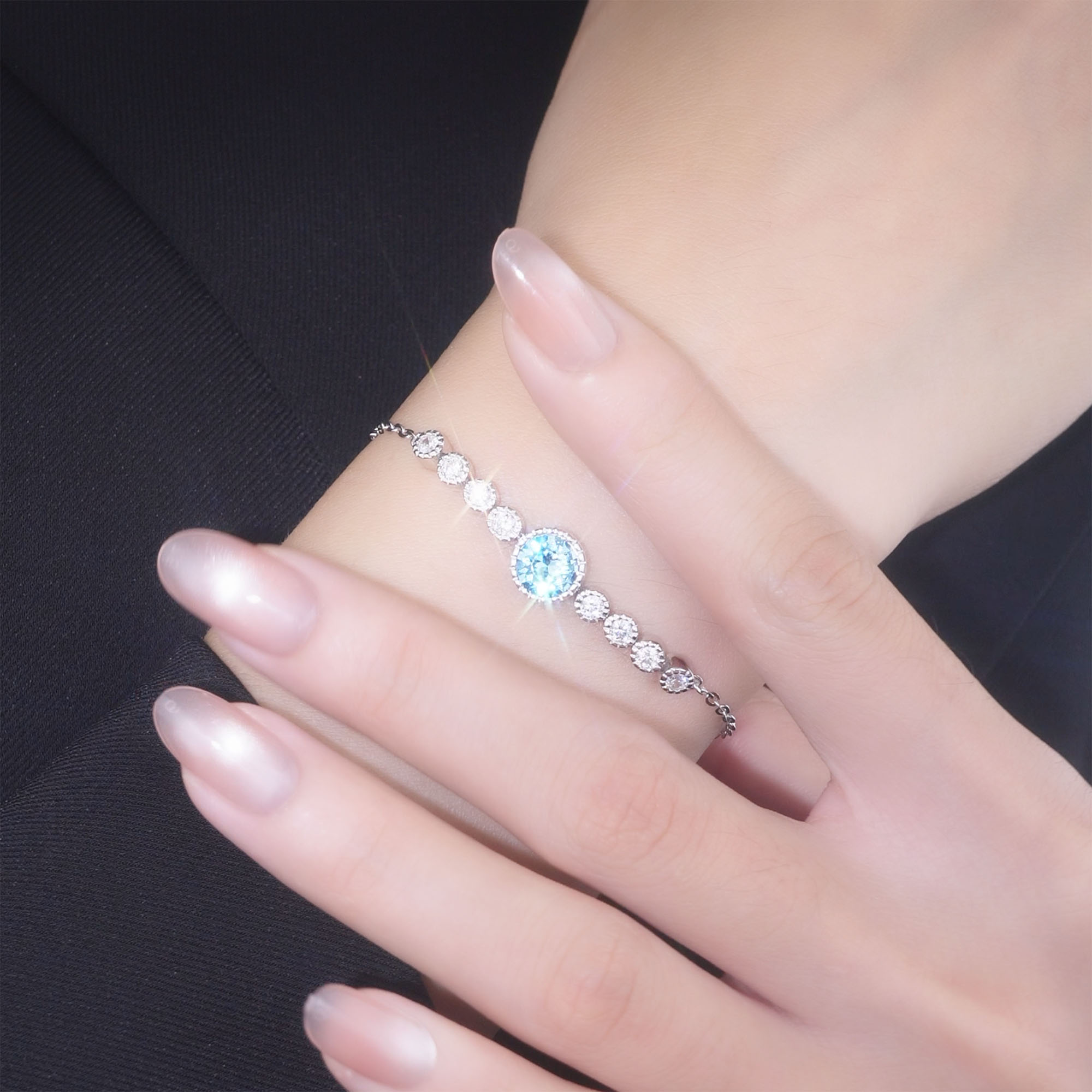 Lắc Tay Bạc Nữ LiLi S925 đính Pha Lê Swarovski Cao Cấp Trái Tim Của Biển Kira LILI 579467