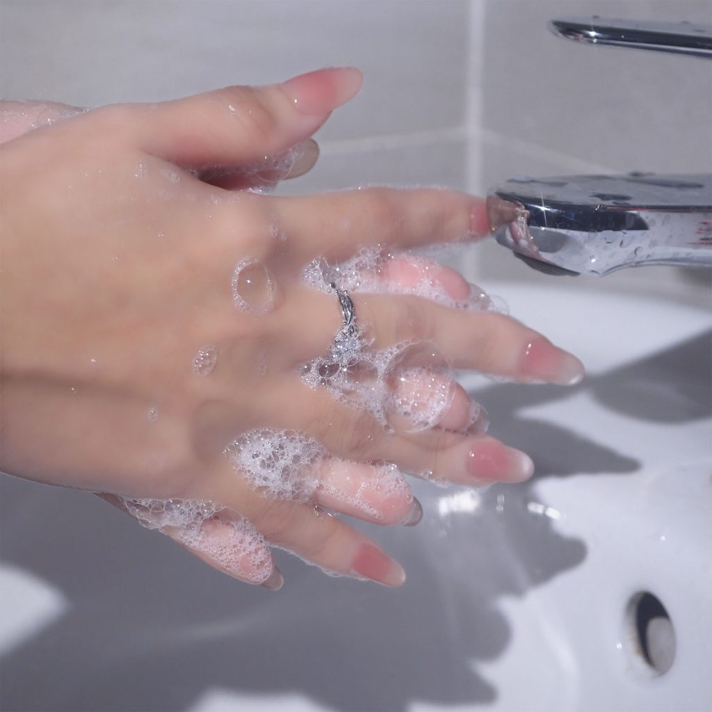 Nguyên Nhân Khiến Trang Sức Bạc Bị đen Khi Tiếp Xúc Hóa Chất