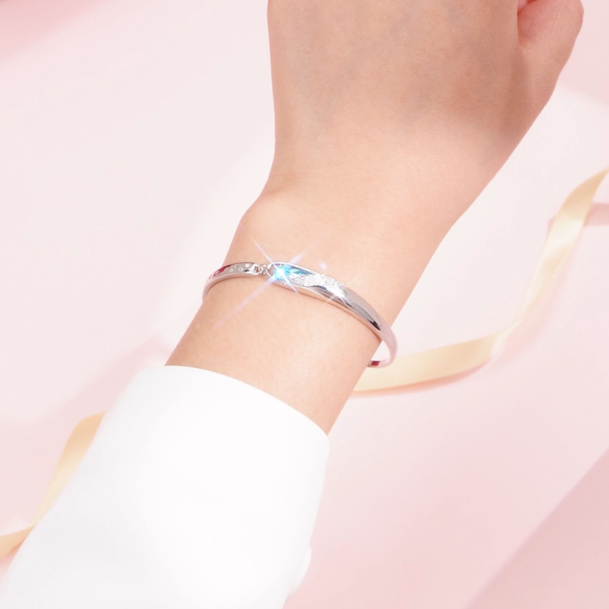 Vòng Tay Bạc Nữ Dạng Kiềng đính đá Pha Lê Eye Of The Muse LILI 814348,