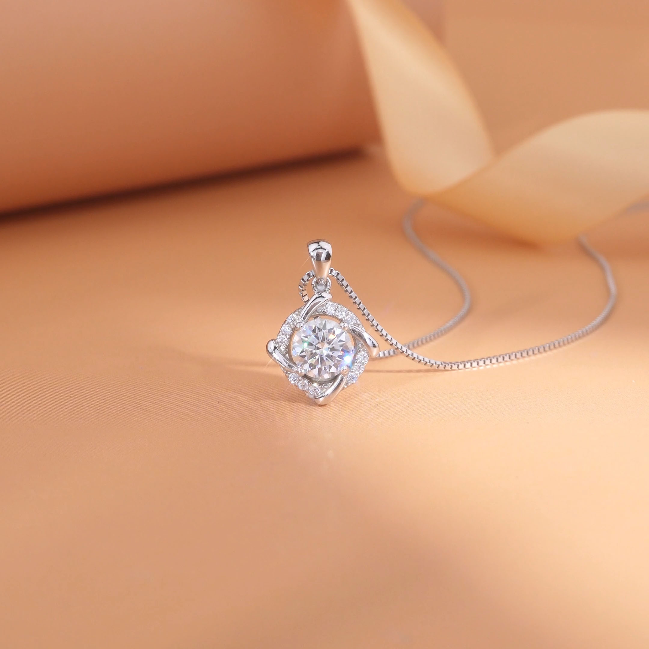 Dây Chuyền Bạc Nữ đính Kim Cương Moissanite Tròn Cách điệu LILI 413898