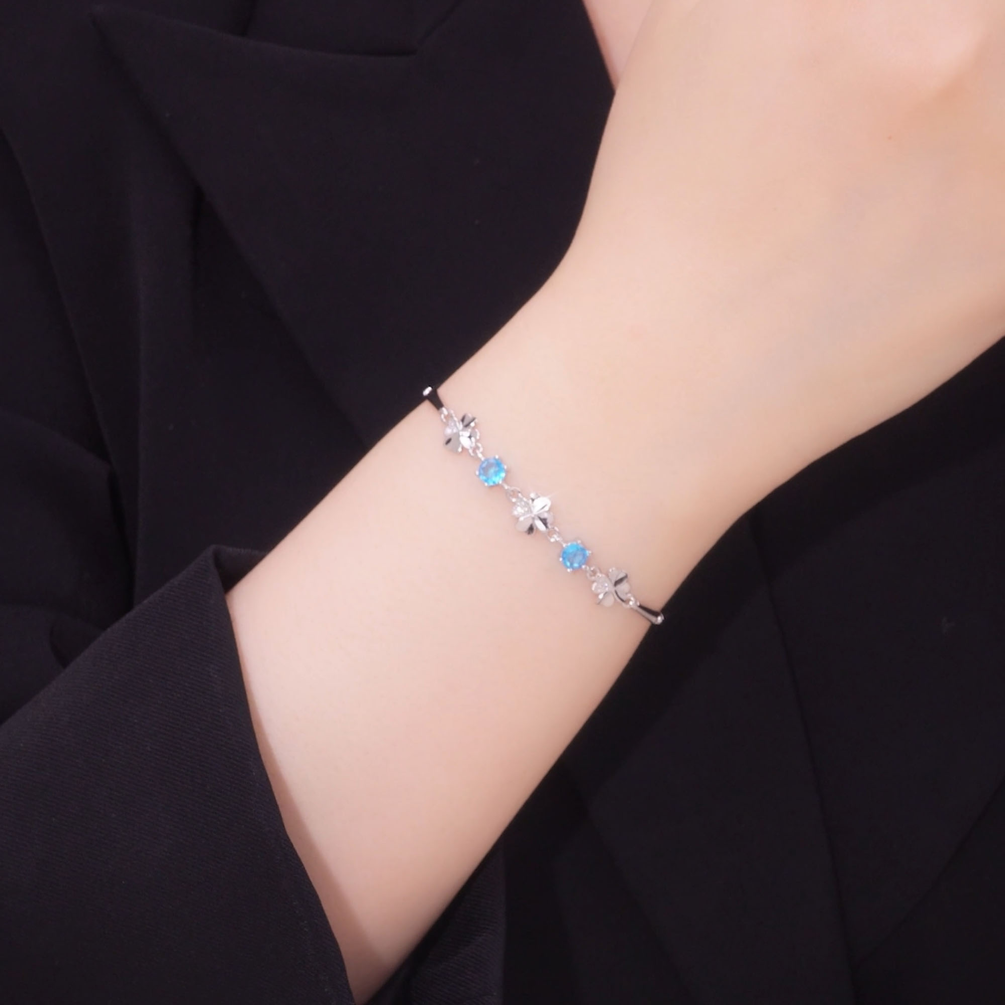 Lắc Tay Bạc Nữ Phủ Bạch Kim đính đá CZ Cỏ 4 Lá LILI 612672