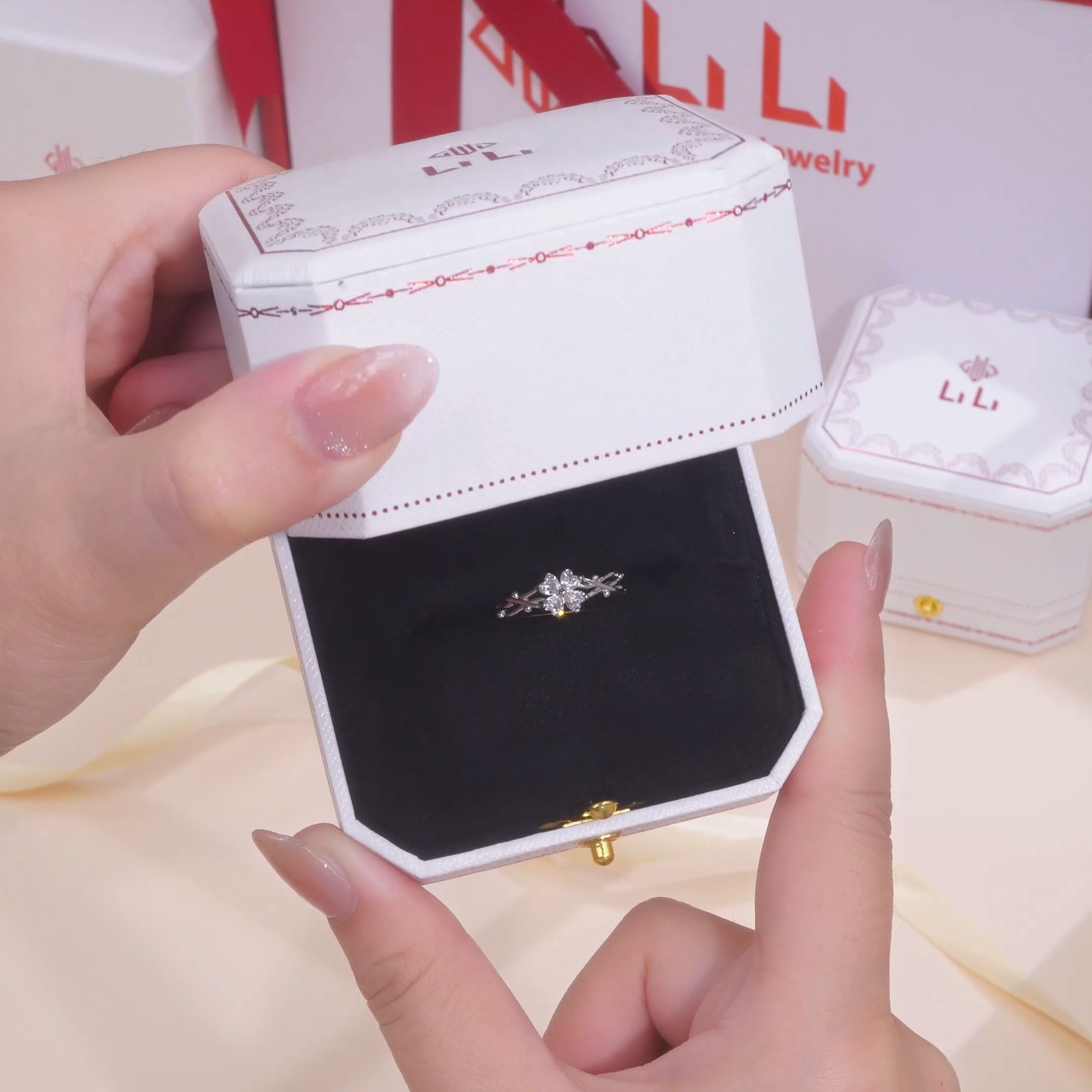 Nhẫn Bạc Nữ đính đá CZ Hình Cỏ 4 Lá Kalani LILI 116042